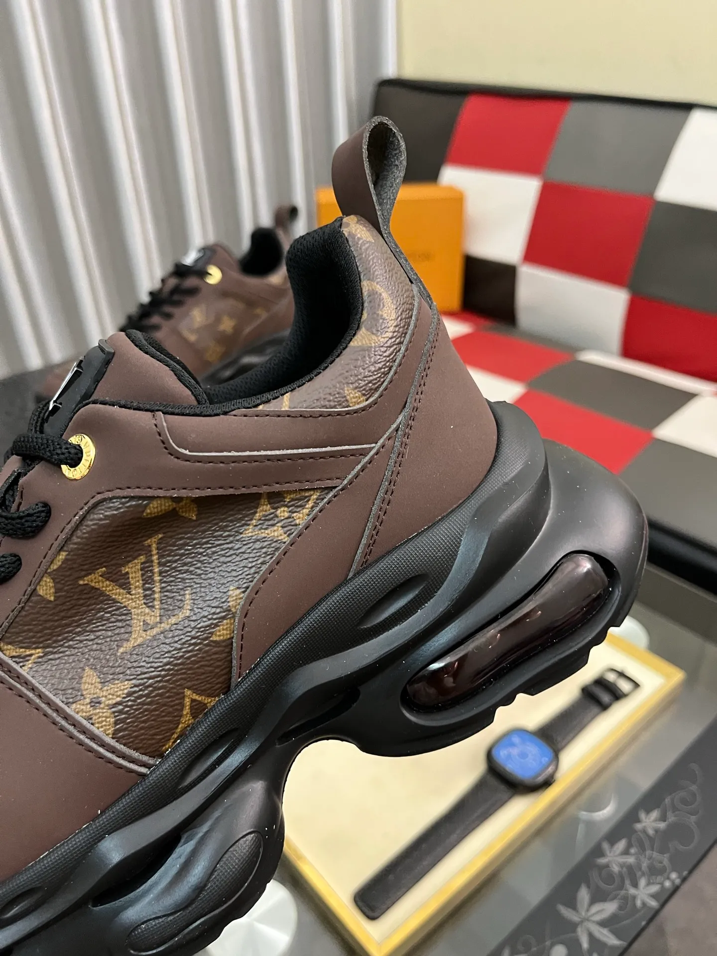 Men's shoes 💰458⌚️⌚️LV Louis Vuitton. The latest trendy casual shoes are popular in physical stores in sizes 38-44. New spring and summer comfortable imported custom original cowhide, unique jacquard fabric element design. Paired with sheepskin lining, Lv original bottom, [taiyang][taiyang] high-end packaging and high quality💪Details determine the quality, you can enter and leave the counter at will, welcome to compare🇮🇹